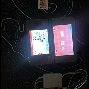 Nintendo 3DS XL in Dark Gray with Charger and Game 128gb